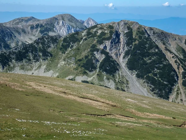 Pirin Dağı, Bulgaristan için Vihren tepe tırmanma panoramik görünümünden rota