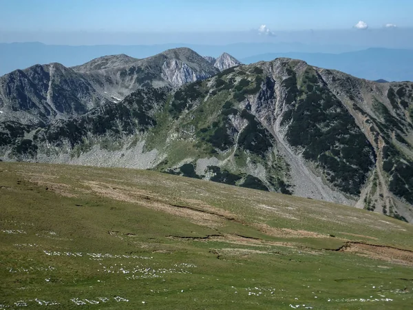 Pirin Dağı, Bulgaristan için Vihren tepe tırmanma panoramik görünümünden rota