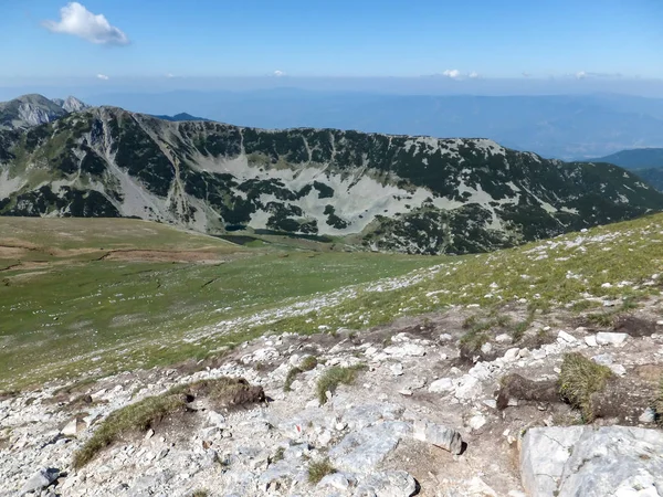 Pirin Dağı, Bulgaristan için Vihren tepe tırmanma panoramik görünümünden rota