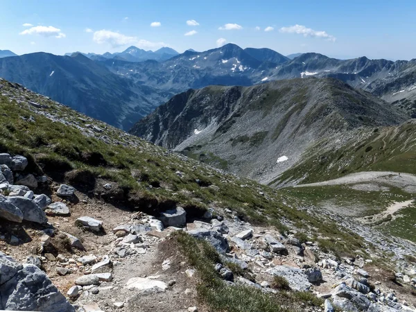 Pirin Dağı, Bulgaristan için Vihren tepe tırmanma panoramik görünümünden rota