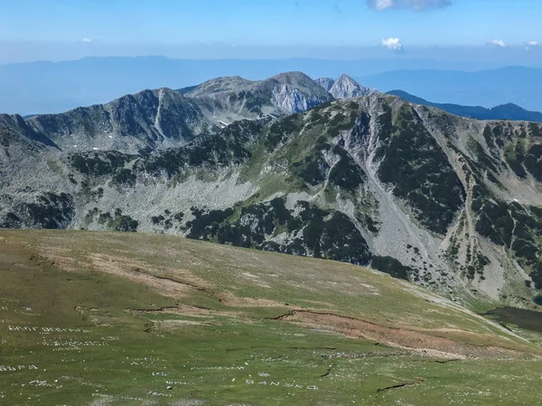 Pirin Dağı, Bulgaristan için Vihren tepe tırmanma panoramik görünümünden rota