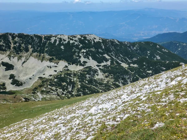 Pirin Dağı, Bulgaristan için Vihren tepe tırmanma panoramik görünümünden rota