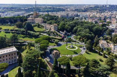 Rome, İtalya - 24 Haziran 2017: Kubbe St. Peter's Bazilikası'na, İtalya dan Vatikan ve Roma şehrinin şaşırtıcı Panorama