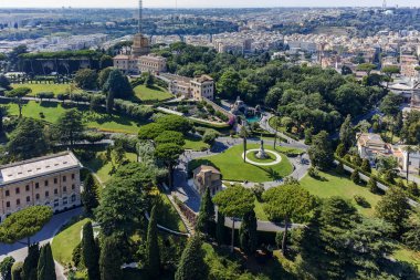 Rome, İtalya - 24 Haziran 2017: Kubbe St. Peter's Bazilikası'na, İtalya dan Vatikan ve Roma şehrinin şaşırtıcı Panorama