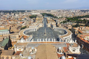 Rome, İtalya - 24 Haziran 2017: Kubbe St. Peter's Bazilikası'na, İtalya dan Vatikan ve Roma şehrinin şaşırtıcı Panorama