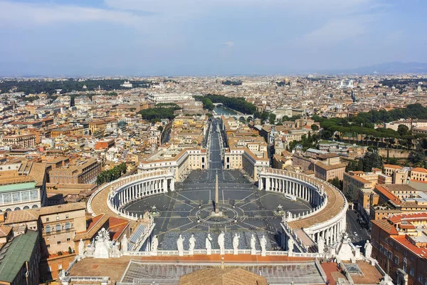 Rome, İtalya - 24 Haziran 2017: Kubbe St. Peter's Bazilikası'na, İtalya dan Vatikan ve Roma şehrinin şaşırtıcı Panorama
