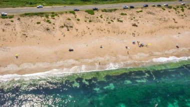 Bulgaristan 'ın Burgaz Bölgesi' nin Dyuni tatil beldesi yakınlarındaki Sürücü Plajı 'nın hava manzarası 