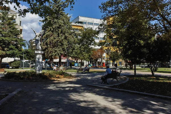 Dedeağaç, Yunanistan - 23 Eylül 2017: Dedeağaç şehri, Doğu Makedonya ve Trakya, Yunanistan Park