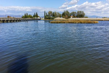 Saint Nicholas Manastırı bulunan iki ada üzerinde Porto Lagos yakınındaki İskeçe şehri, Doğu Makedonya ve Trakya, Yunanistan