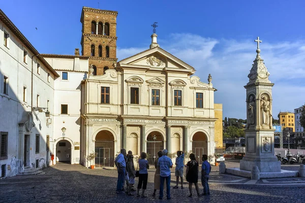 Rome, İtalya - 22 Haziran 2017: Basilica of St Bartholomew Island City Roma, İtalya