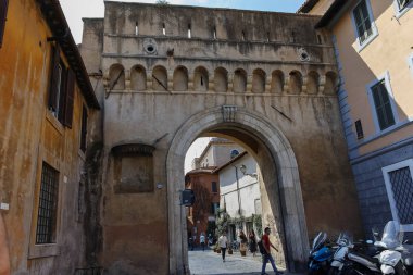Rome, İtalya - 23 Haziran 2017: Porta Settimiana, Ruins City Roma, İtalya