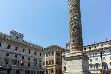 Roma, İtalya - 23 Haziran 2017: görünüm Marcus Aurelius sütun ve Palazzo Chigi Roma, İtalya, Amazing