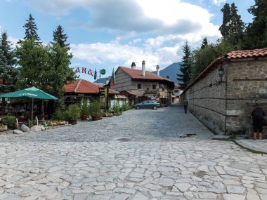 Bansko, Bulgaristan - 13 Temmuz 2012: Şehir, Bansko, Blagoevgrad bölge, Bulgaristan eski evlerde