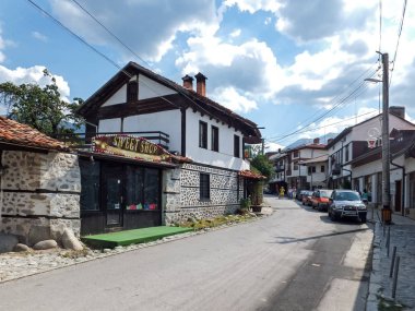 Bansko, Bulgaristan - 13 Temmuz 2012: Şehir, Bansko, Blagoevgrad bölge, Bulgaristan eski evlerde