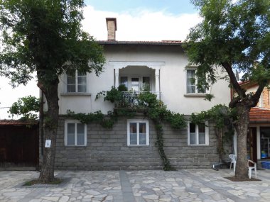 Bansko, Bulgaristan - 13 Temmuz 2012: Şehir, Bansko, Blagoevgrad bölge, Bulgaristan eski evlerde