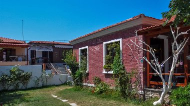 Ouranoupoli, Greeces - 23 Temmuz 2012: Sokakları Ouranoupoli kasaba, Athos, Chalkidiki, Orta Makedonya, Yunanistan 