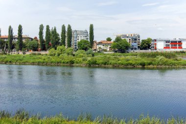 Plovdiv, Bulgaristan - 7 Mayıs 2018: Çirmen River, Plovdiv, Bulgaristan şehrin içinden geçen