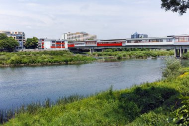 Plovdiv, Bulgaristan - 7 Mayıs 2018: Çirmen River, Plovdiv, Bulgaristan şehrin içinden geçen