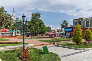 Edirne, Türkiye - 26 Mayıs 2018: Meydanı ve Edirne şehri, Doğu Trakya, Türkiye'nin merkezi street