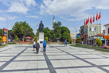 Edirne, Türkiye - 26 Mayıs 2018: Meydanı ve Edirne şehri, Doğu Trakya, Türkiye'nin merkezi street