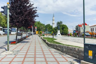 Edirne, Türkiye - 26 Mayıs 2018: Meydanı ve Edirne şehri, Doğu Trakya, Türkiye'nin merkezi street