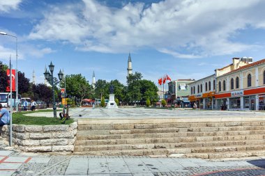 Edirne, Türkiye - 26 Mayıs 2018: Meydanı ve Edirne şehri, Doğu Trakya, Türkiye'nin merkezi street
