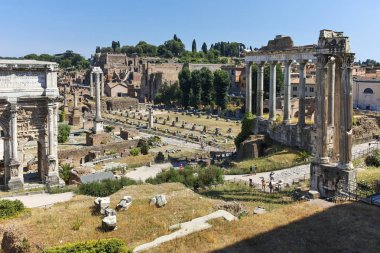 Rome, İtalya - 23 Haziran 2017: Septimius Severus kemer kalıntıları ve Roman Forum City Roma, İtalya