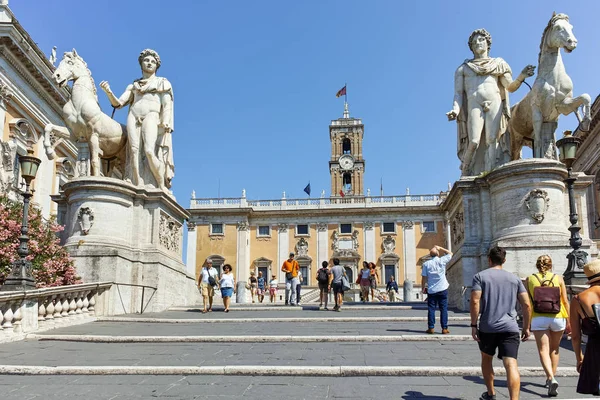 Rome Olaszország 2017 Június Emberek Előtt Capitolium Múzeumok Róma Olaszország — Stock Fotó