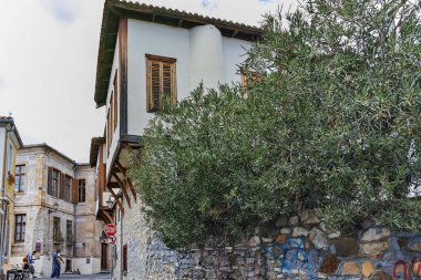 Xanthi, Yunanistan - 23 Eylül 2017: Tipik sokak ve eski evde eski şehir, İskeçe, Doğu Makedonya ve Trakya, Yunanistan