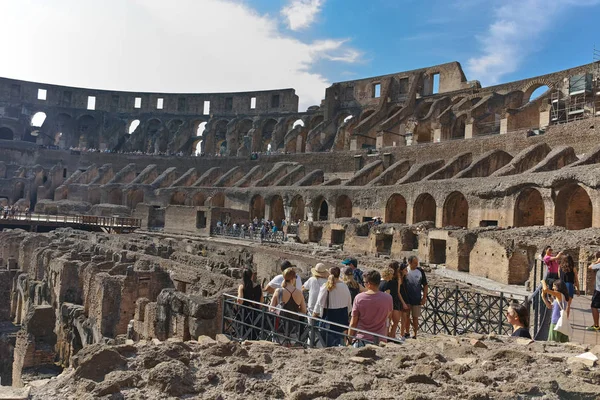 Rom Italien Juni 2017 Turister Som Besöker Släpper Del Colosseum — Stockfoto