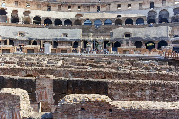 Рим Италия Июня 2017 Года Туристы Посещающие Часть Колизея Городе — стоковое фото