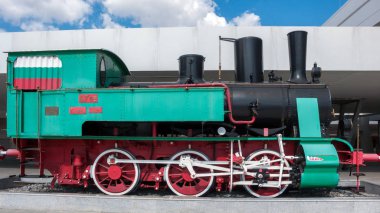 Sofia, Bulgaristan - 16 Eylül 2018: Eski buharlı lokomotif Sofya şehir, Bulgaristan Merkez Tren istasyonunda