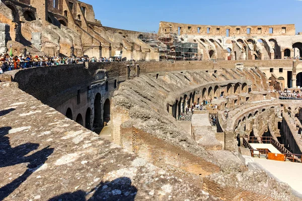 Roma Italia Junio 2017 Turistas Visitando Parte Del Coliseo Ciudad —  Fotos de Stock