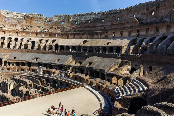 Rom Italien Juni 2017 Touristen Besuchen Einen Teil Des Kolosseums — Stockfoto