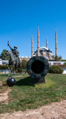 Edirne, Türkiye - 22 Eylül 2018: Selimiye Camii ve anıt olarak Osmanlı Sultan Mehmed II (Fatih Sultan Mehmed) Edirne şehri, Doğu Trakya, Türkiye'de