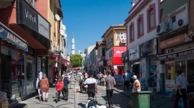 Edirne, Türkiye - 22 Eylül 2018: Meydanı ve Edirne şehri, Doğu Trakya, Türkiye'nin merkezi street