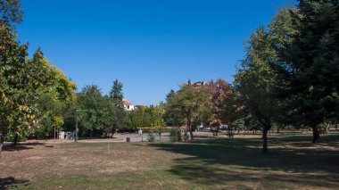 Sofia, Bulgaristan - 5 Ekim 2018: Yatay, ağaçlar ve bahçeler Borisova gradina (Boris Bahçe) şehir Sofya, Bulgaristan