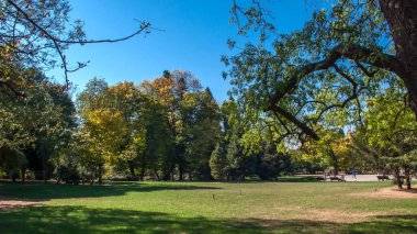 Sofia, Bulgaristan - 5 Ekim 2018: Yatay, ağaçlar ve bahçeler Borisova gradina (Boris Bahçe) şehir Sofya, Bulgaristan
