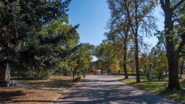 Sofia, Bulgaristan - 5 Ekim 2018: Yatay, ağaçlar ve bahçeler Borisova gradina (Boris Bahçe) şehir Sofya, Bulgaristan