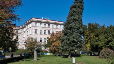 Sofia, Bulgaristan - 5 Ekim 2018: Fakülte, eczane Mu City, Sofia, Bulgaristan