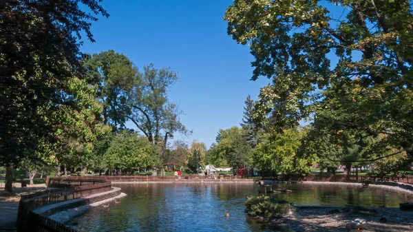 Sofia Bulgária Outubro 2018 Lago Ariana Borisova Gradina Jardim Boris — Fotografia de Stock