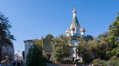 Sofia, Bulgaristan - 5 Ekim 2018: Sofya, Bulgaristan'ın altın kubbe Rus Kilisesi görünümünü şaşırtıcı
