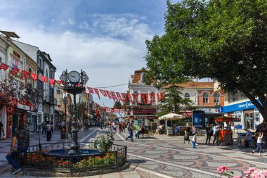 Edirne, Türkiye - 26 Mayıs 2018: Alışveriş yayalara Edirne şehri, Doğu Trakya, Türkiye'nin merkezi