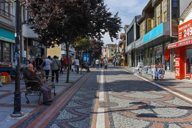 Edirne, Türkiye - 26 Mayıs 2018: Alışveriş yayalara Edirne şehri, Doğu Trakya, Türkiye'nin merkezi