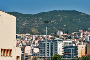 Kavala, Yunanistan - 17 Haziran 2011: Panoramik şehir Kavala, Doğu Makedonya ve Trakya, Yunanistan, ortasına