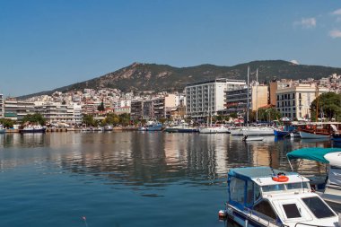 Kavala, Yunanistan - 17 Haziran 2011: Panoramik şehir Kavala, Doğu Makedonya ve Trakya, Yunanistan, ortasına
