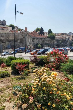 Kavala, Yunanistan - 17 Haziran 2011: Panoramik şehir Kavala, Doğu Makedonya ve Trakya, Yunanistan, ortasına