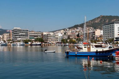 Kavala, Yunanistan - 17 Haziran 2011: Panoramik şehir Kavala, Doğu Makedonya ve Trakya, Yunanistan, ortasına