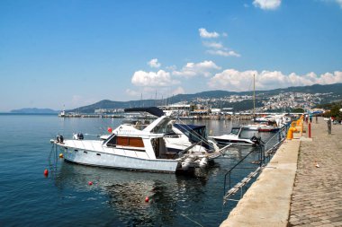 Kavala, Yunanistan - 17 Haziran 2011: Panoramik şehir Kavala, Doğu Makedonya ve Trakya, Yunanistan, ortasına