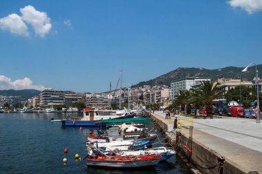 Kavala, Yunanistan - 17 Haziran 2011: Panoramik şehir Kavala, Doğu Makedonya ve Trakya, Yunanistan, ortasına